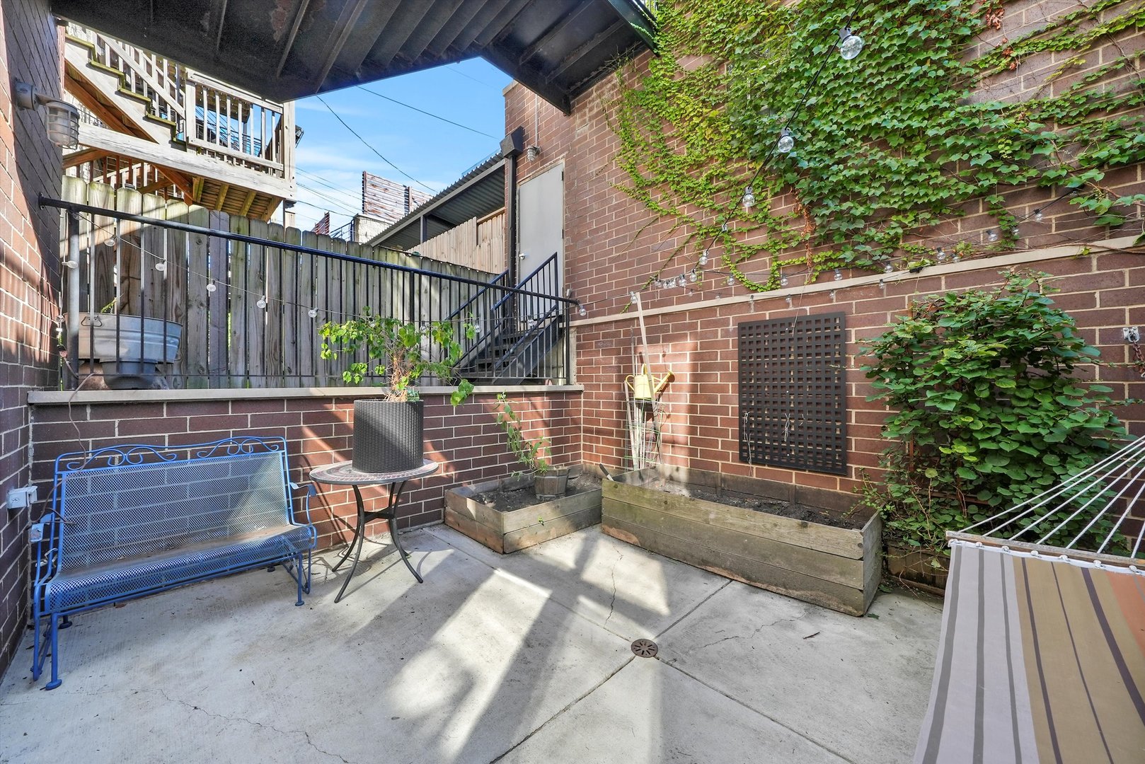 1057 N MARSHFIELD Avenue Unit: A