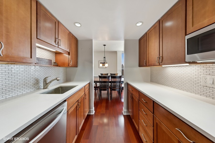 1360 N SANDBURG Terrace Unit: 2911C