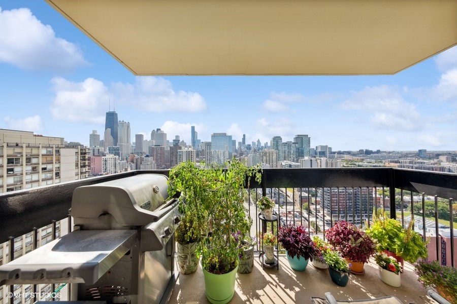 1360 N SANDBURG Terrace Unit: 2911C