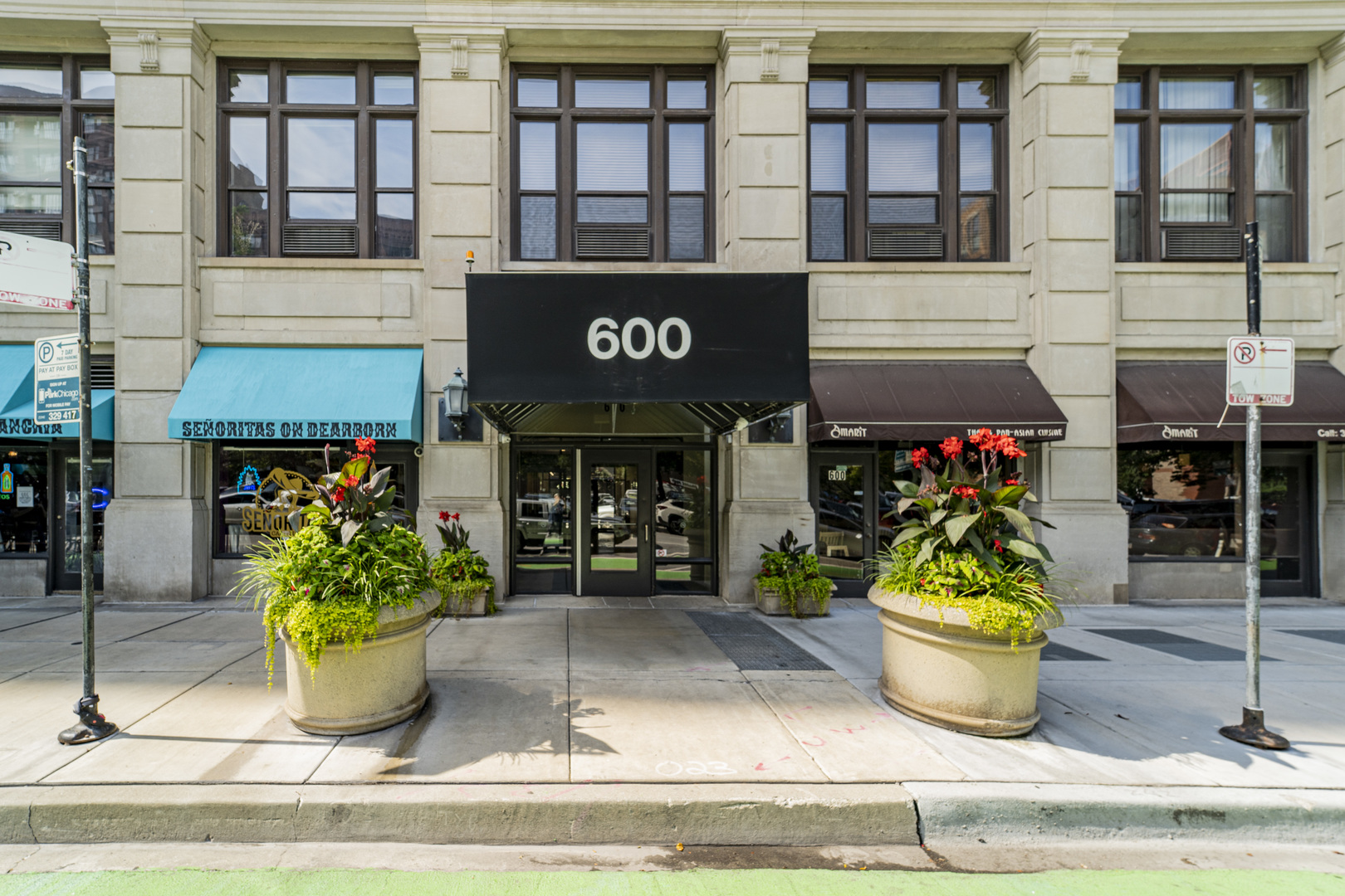 600 S Dearborn Street Unit: 1016