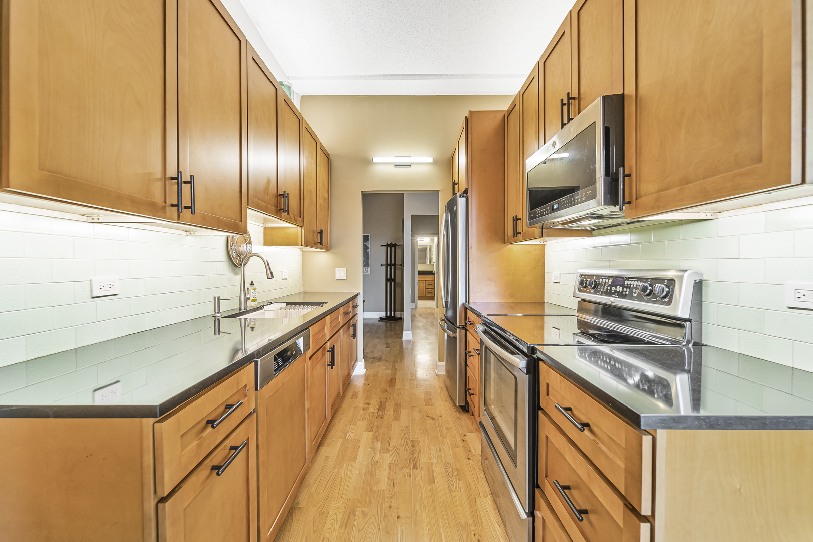 600 S Dearborn Street Unit: 1016