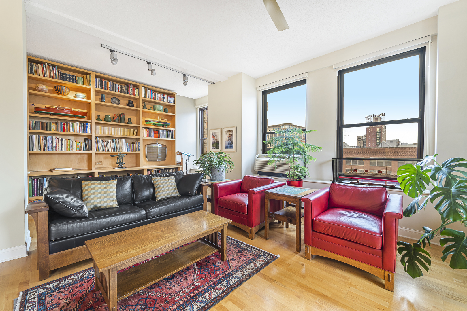 600 S Dearborn Street Unit: 1016