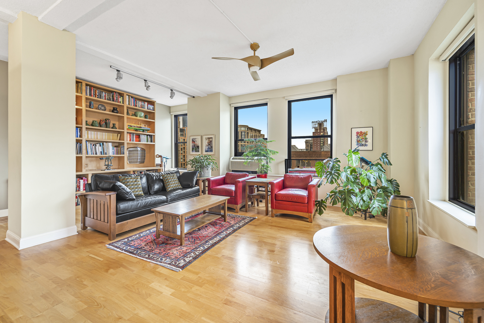 600 S Dearborn Street Unit: 1016