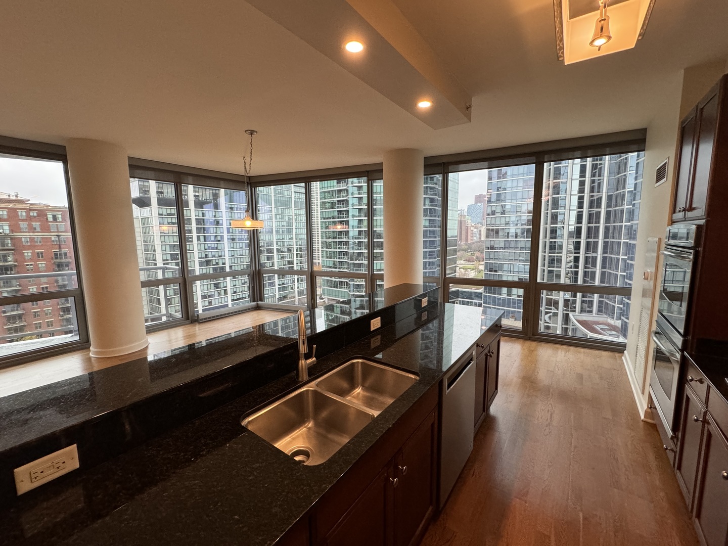 1235 S PRAIRIE Avenue Unit: 1209