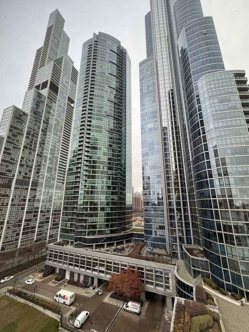 1235 S PRAIRIE Avenue Unit: 1209