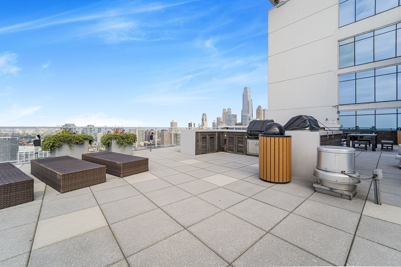 303 W OHIO Street Unit: 2505
