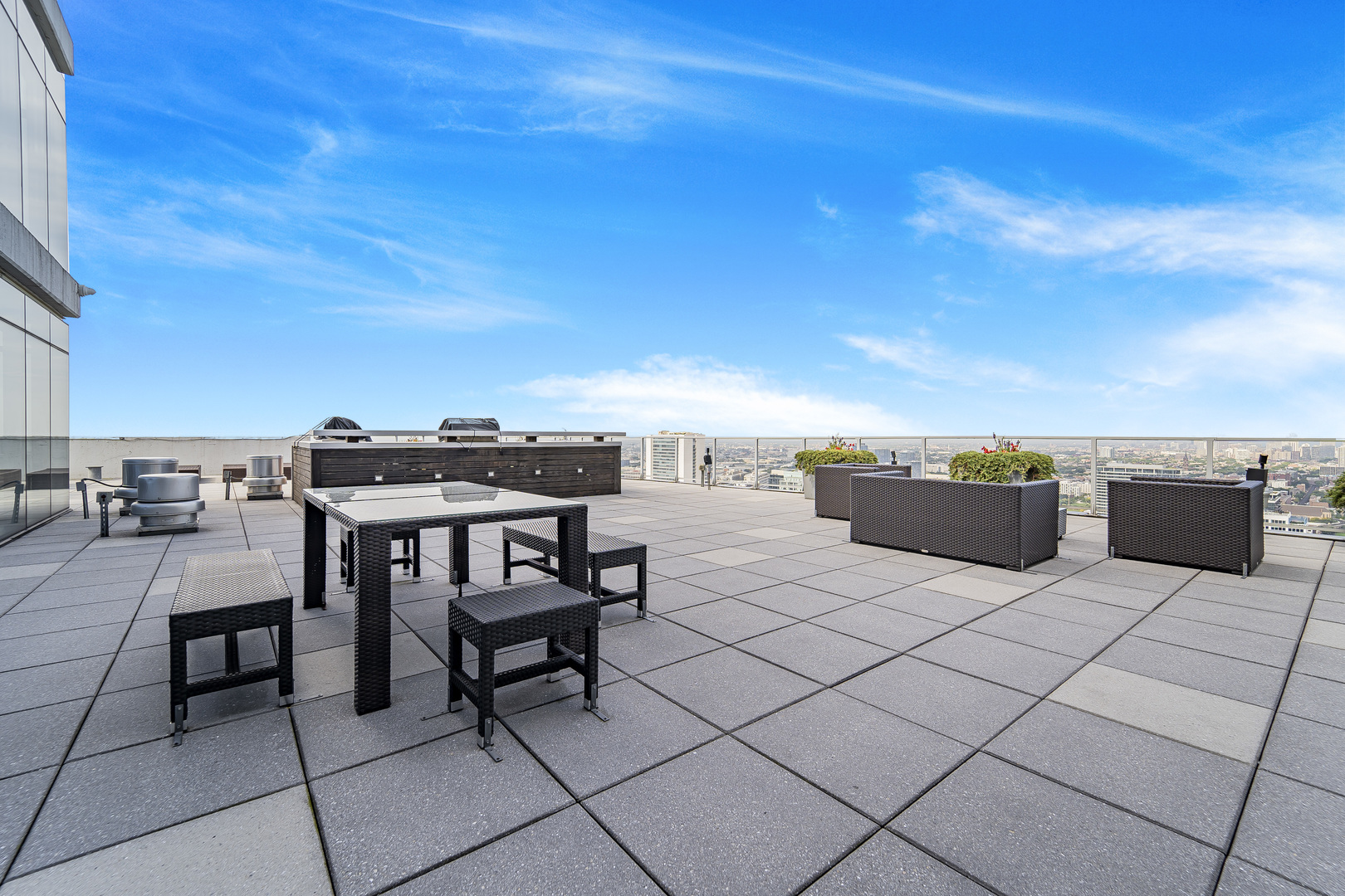 303 W OHIO Street Unit: 2505