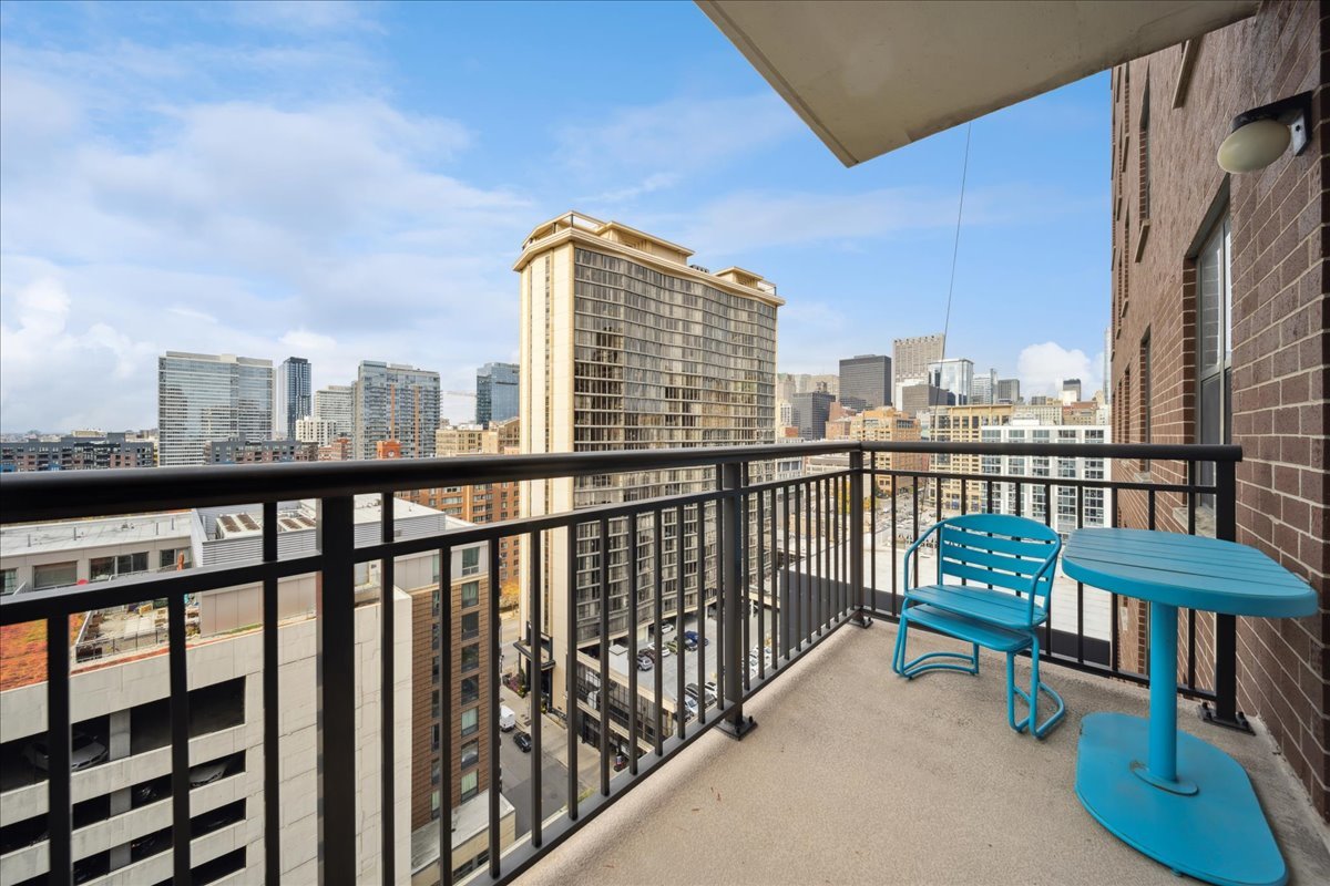 41 E 8TH Street Unit: 1506