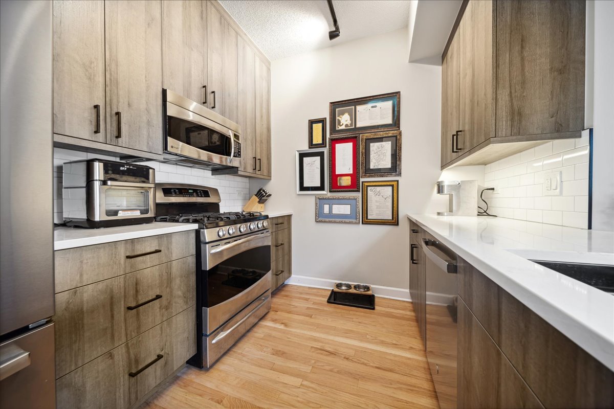 41 E 8TH Street Unit: 1506