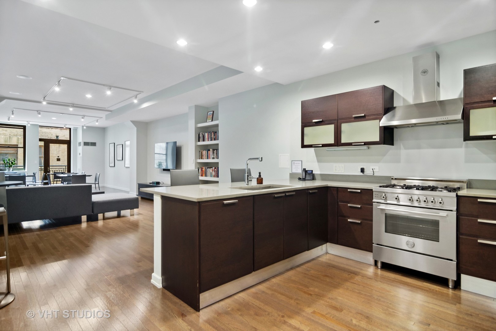 6 N Michigan Avenue Unit: 1306