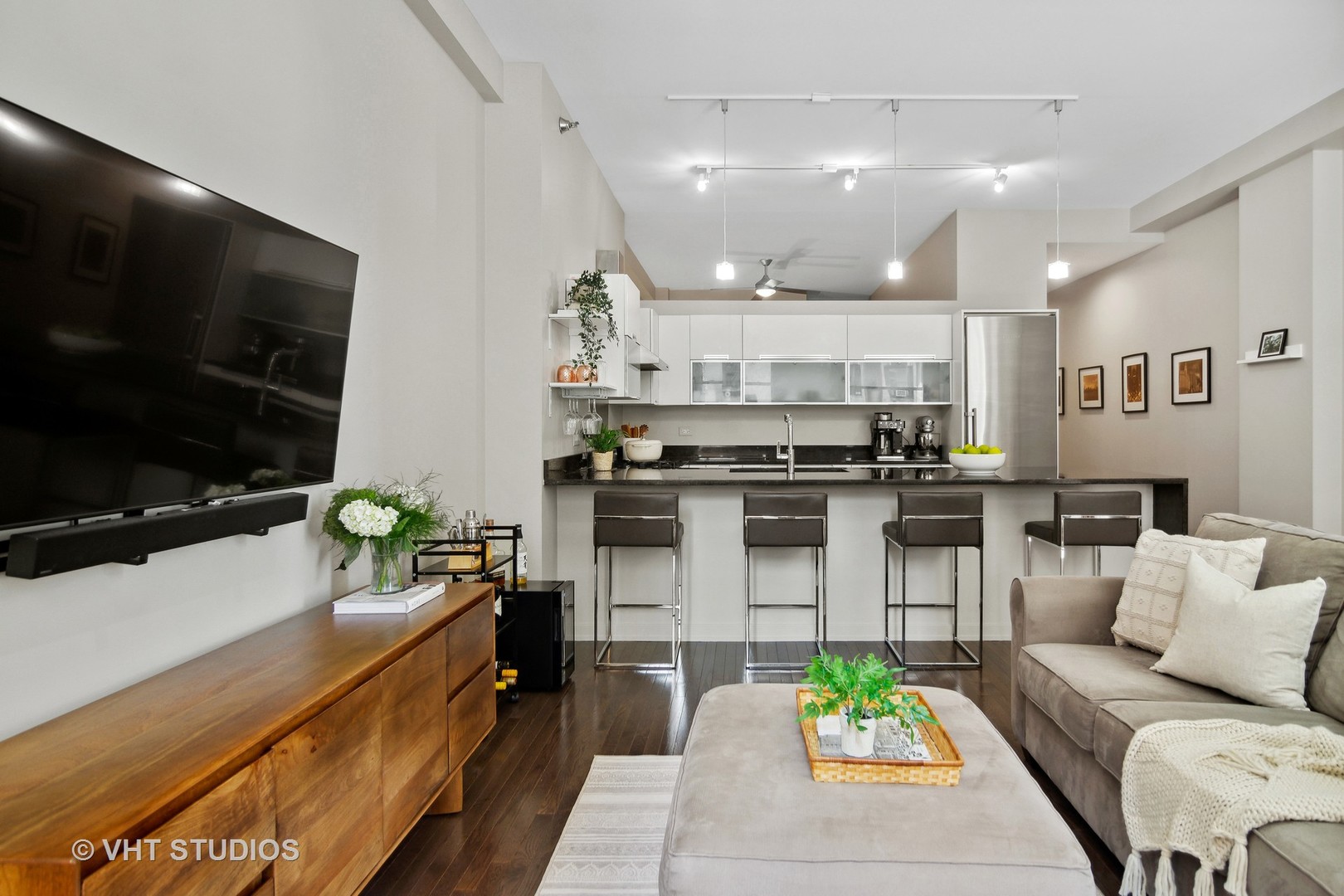 6 N Michigan Avenue Unit: 1306