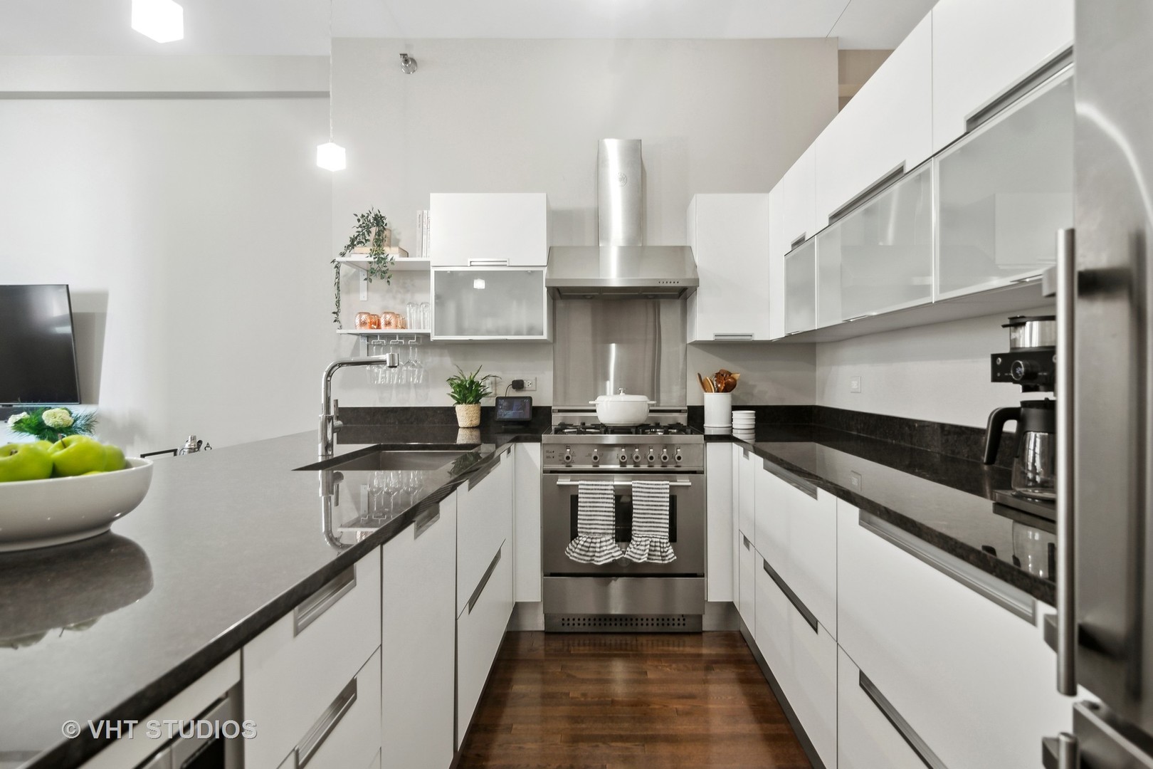 6 N Michigan Avenue Unit: 1306