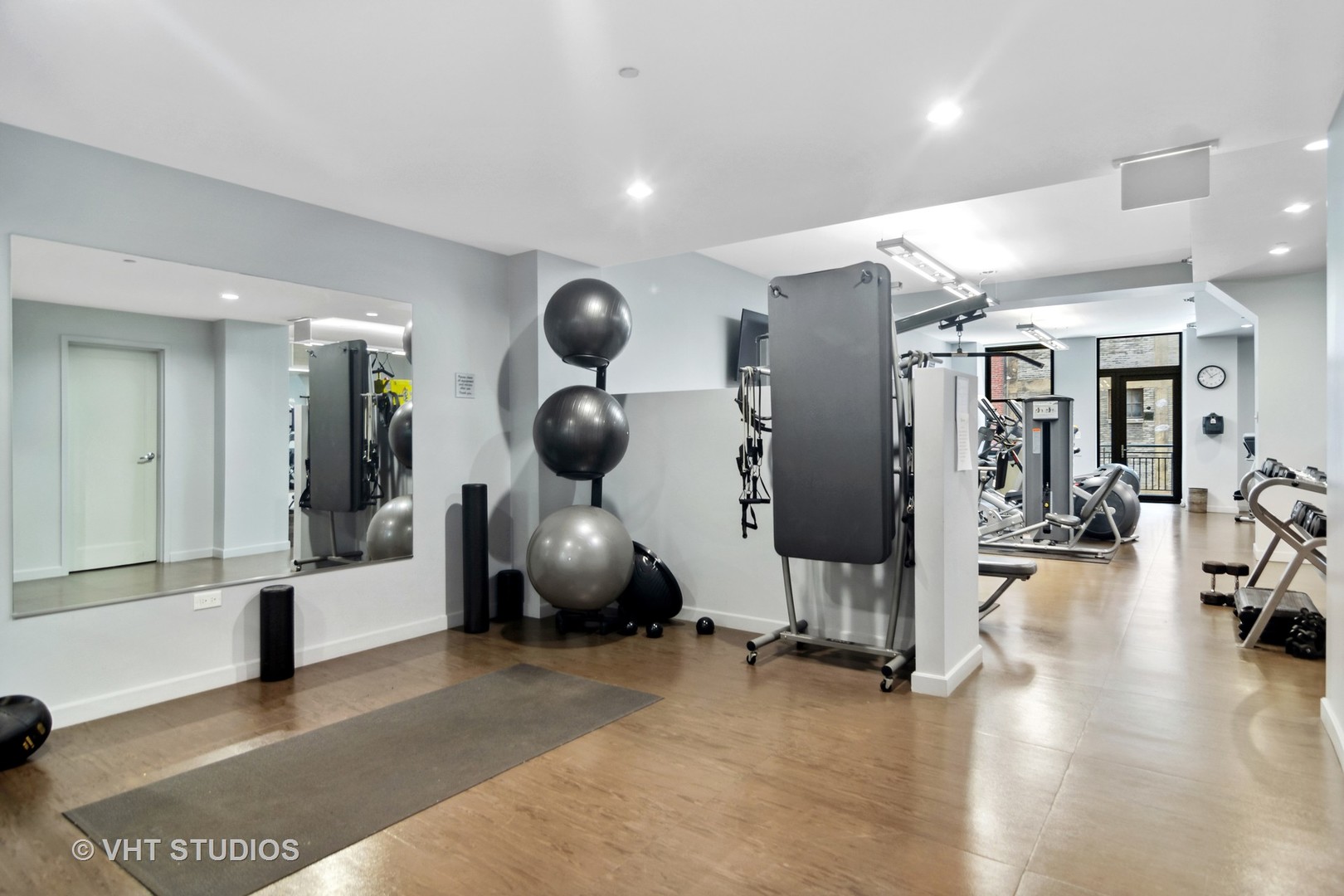 6 N Michigan Avenue Unit: 1306