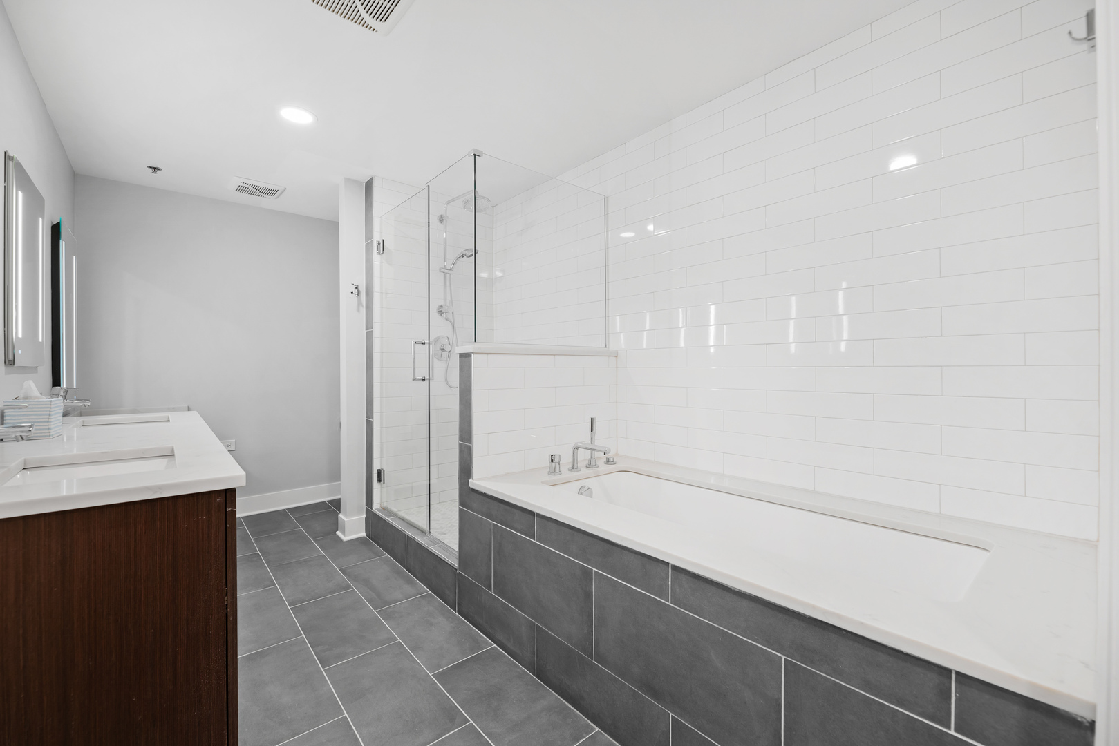888 S Michigan Avenue Unit: 300