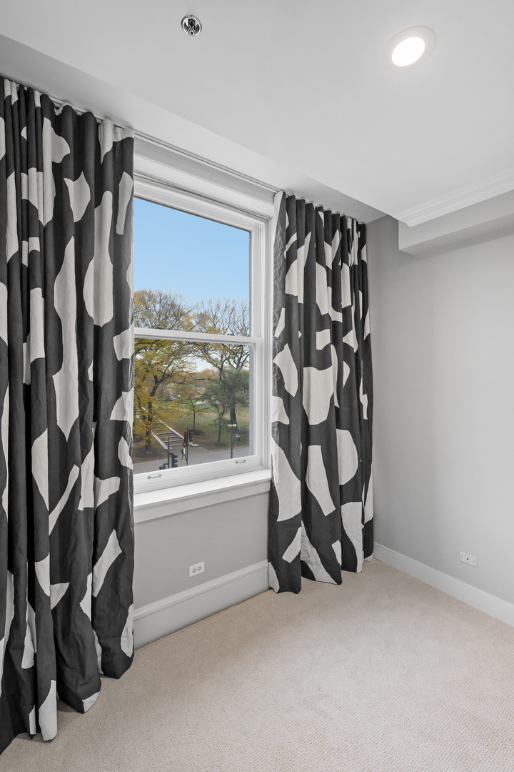888 S Michigan Avenue Unit: 300