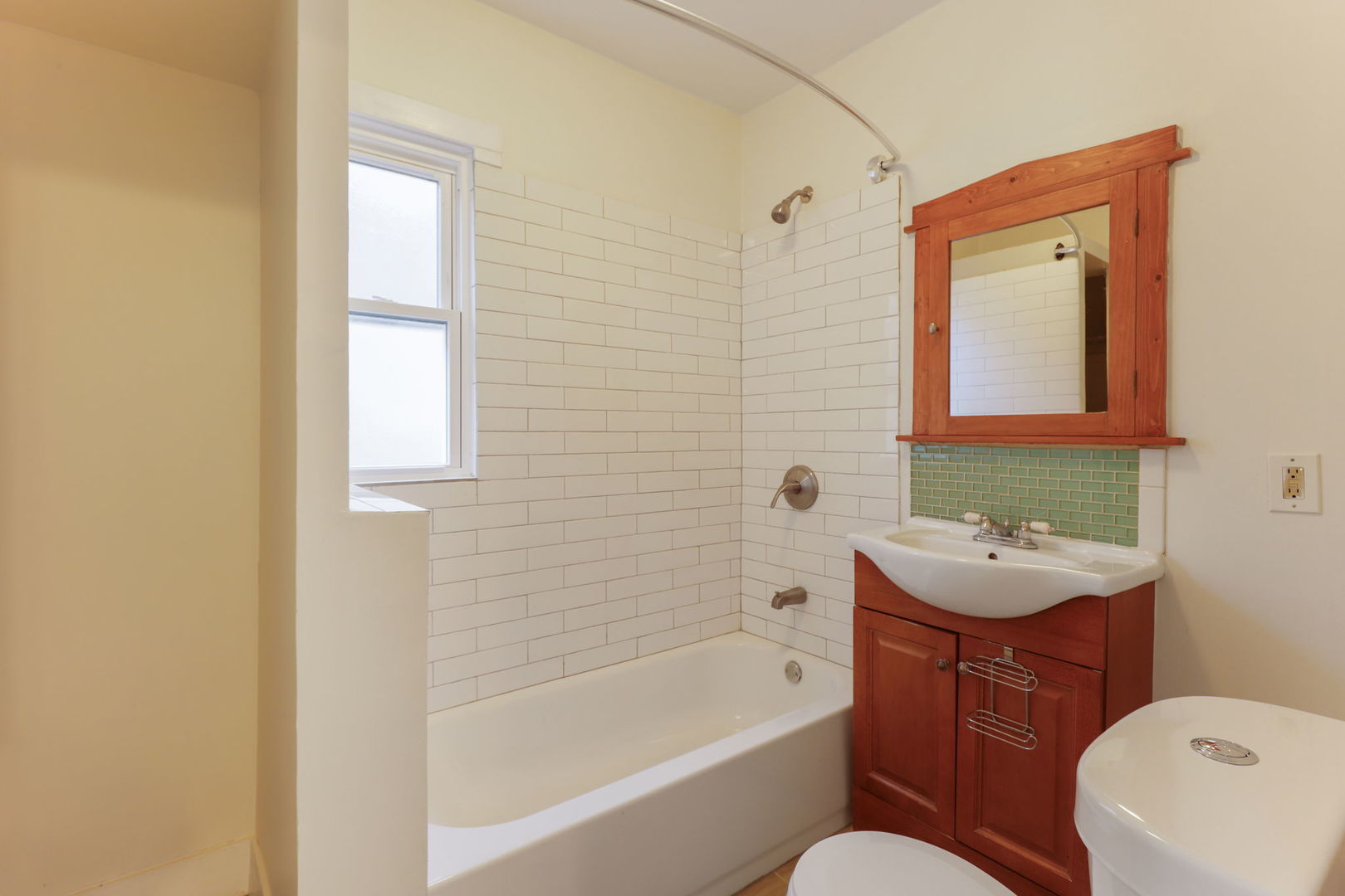 2832 N Harding Avenue