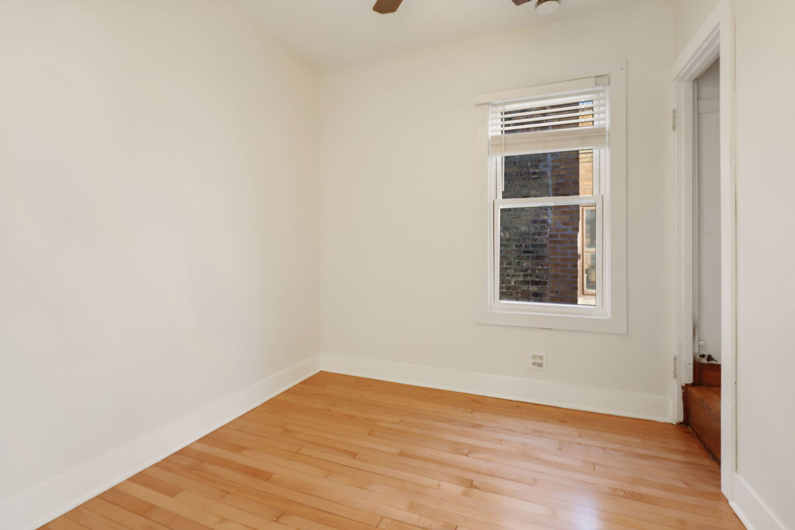 2832 N Harding Avenue