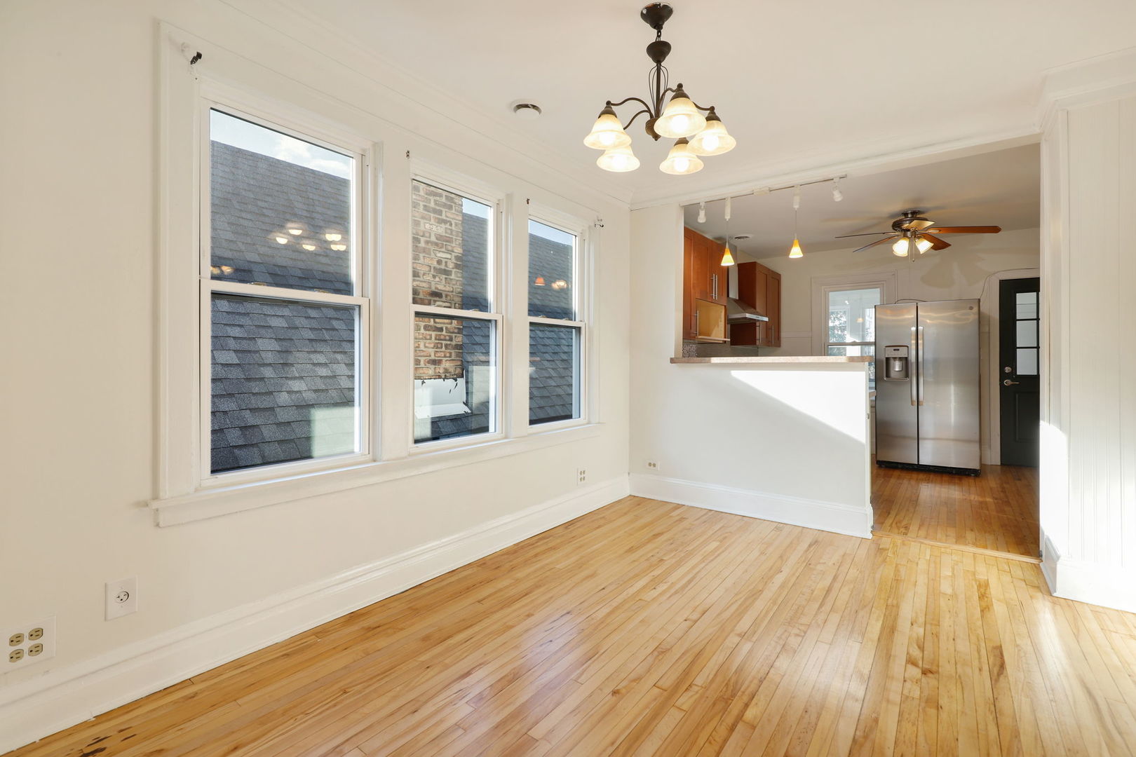 2832 N Harding Avenue