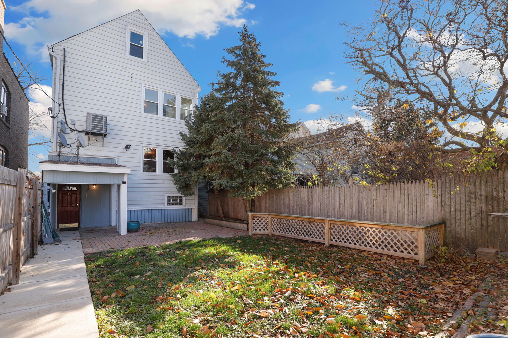 2832 N Harding Avenue