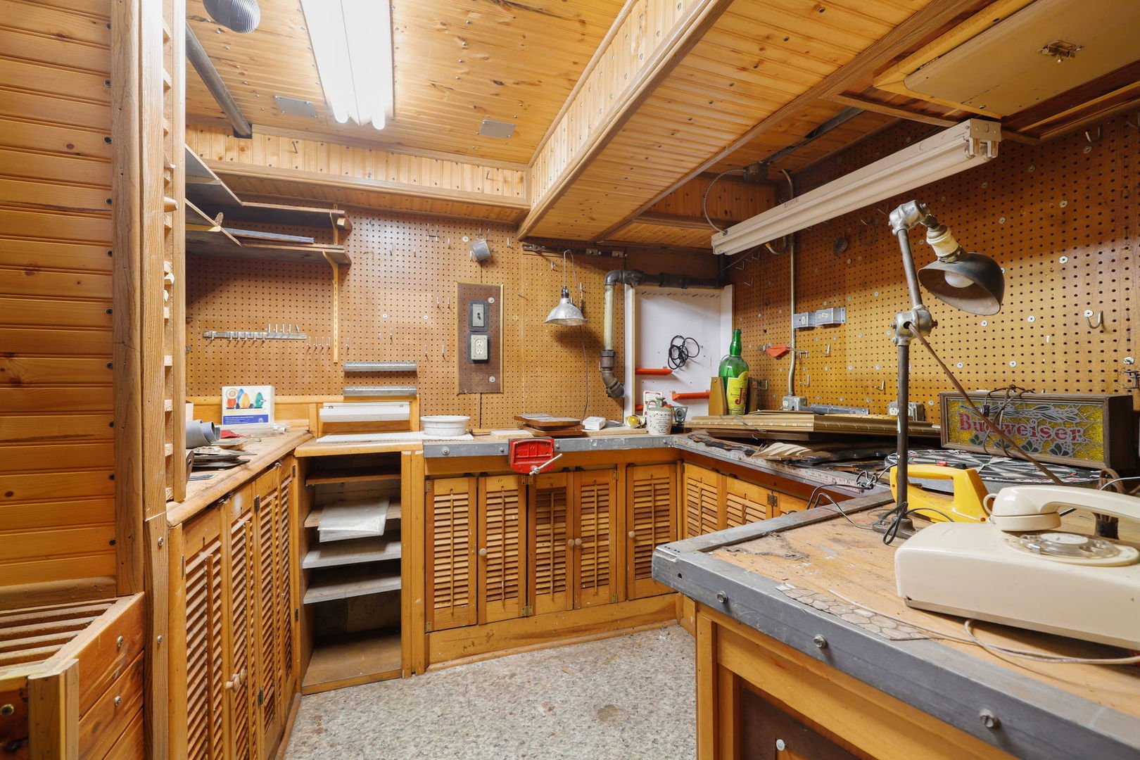 2832 N Harding Avenue