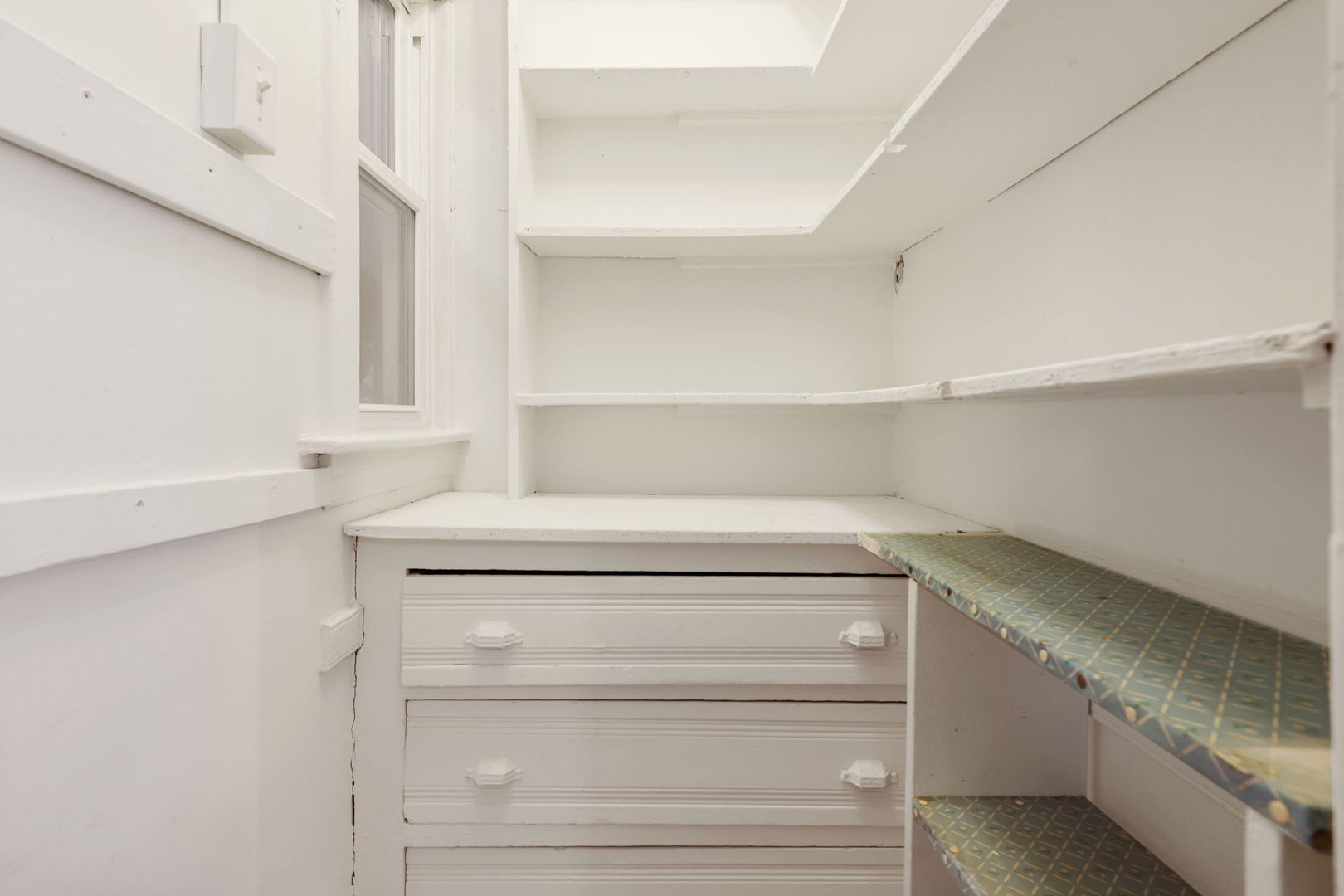 2832 N Harding Avenue