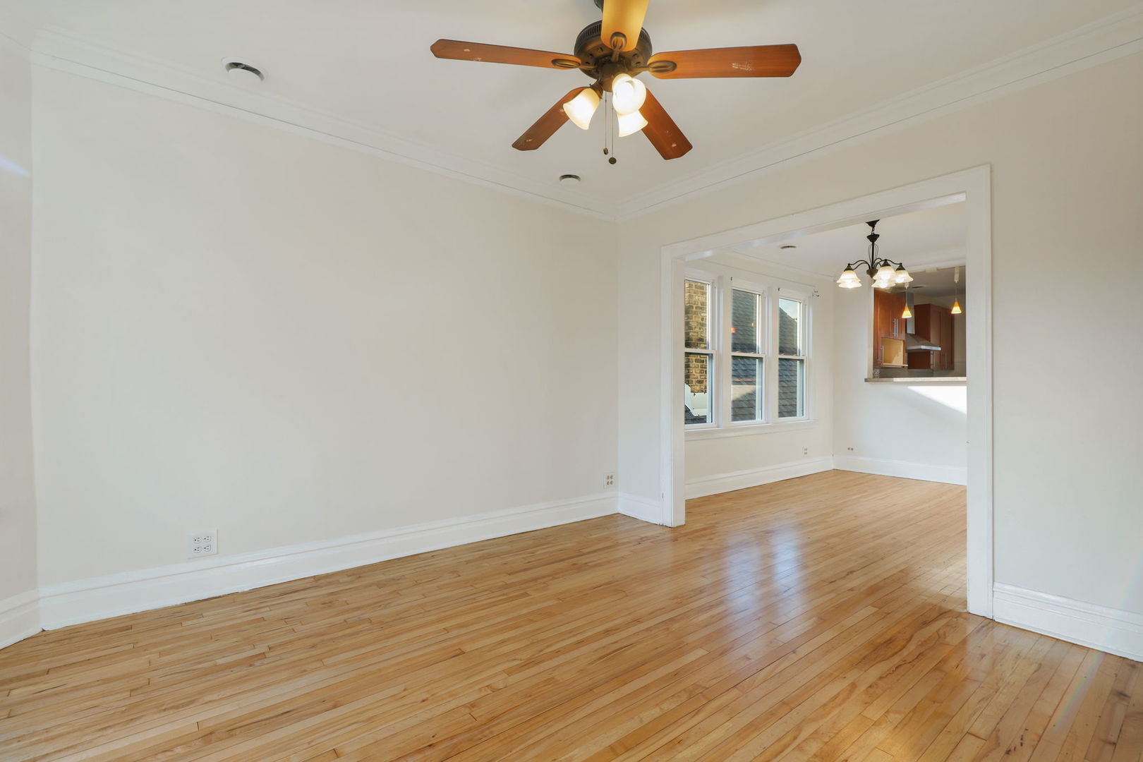 2832 N Harding Avenue