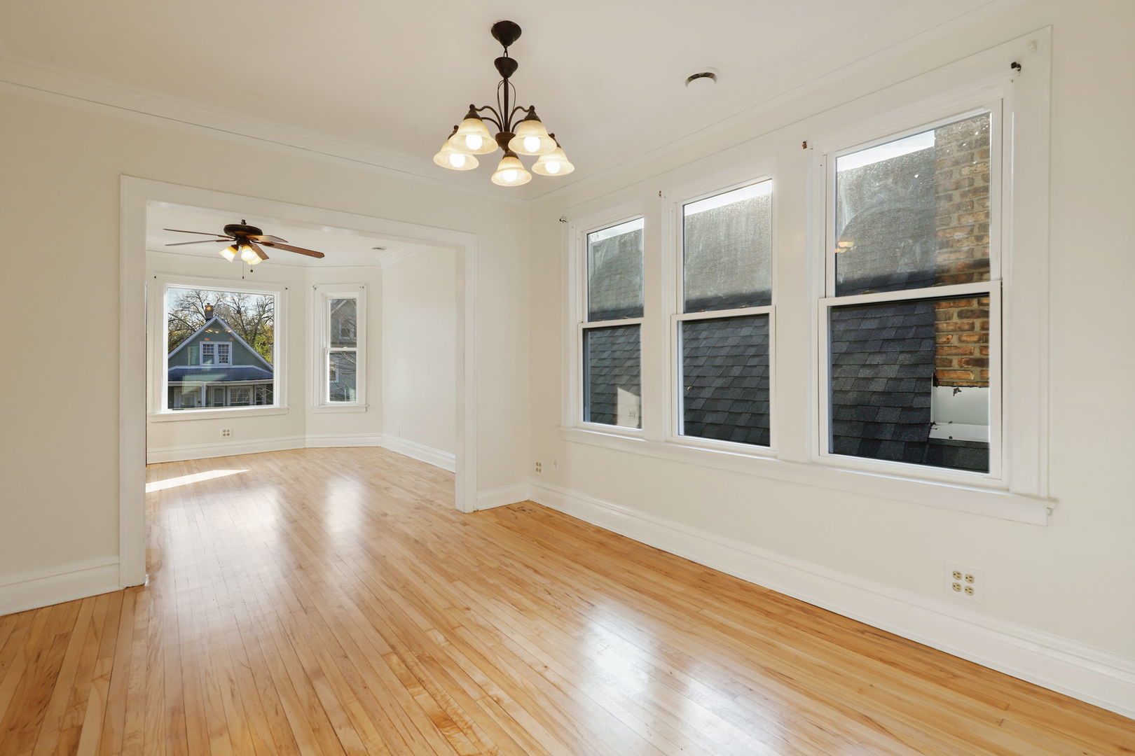 2832 N Harding Avenue