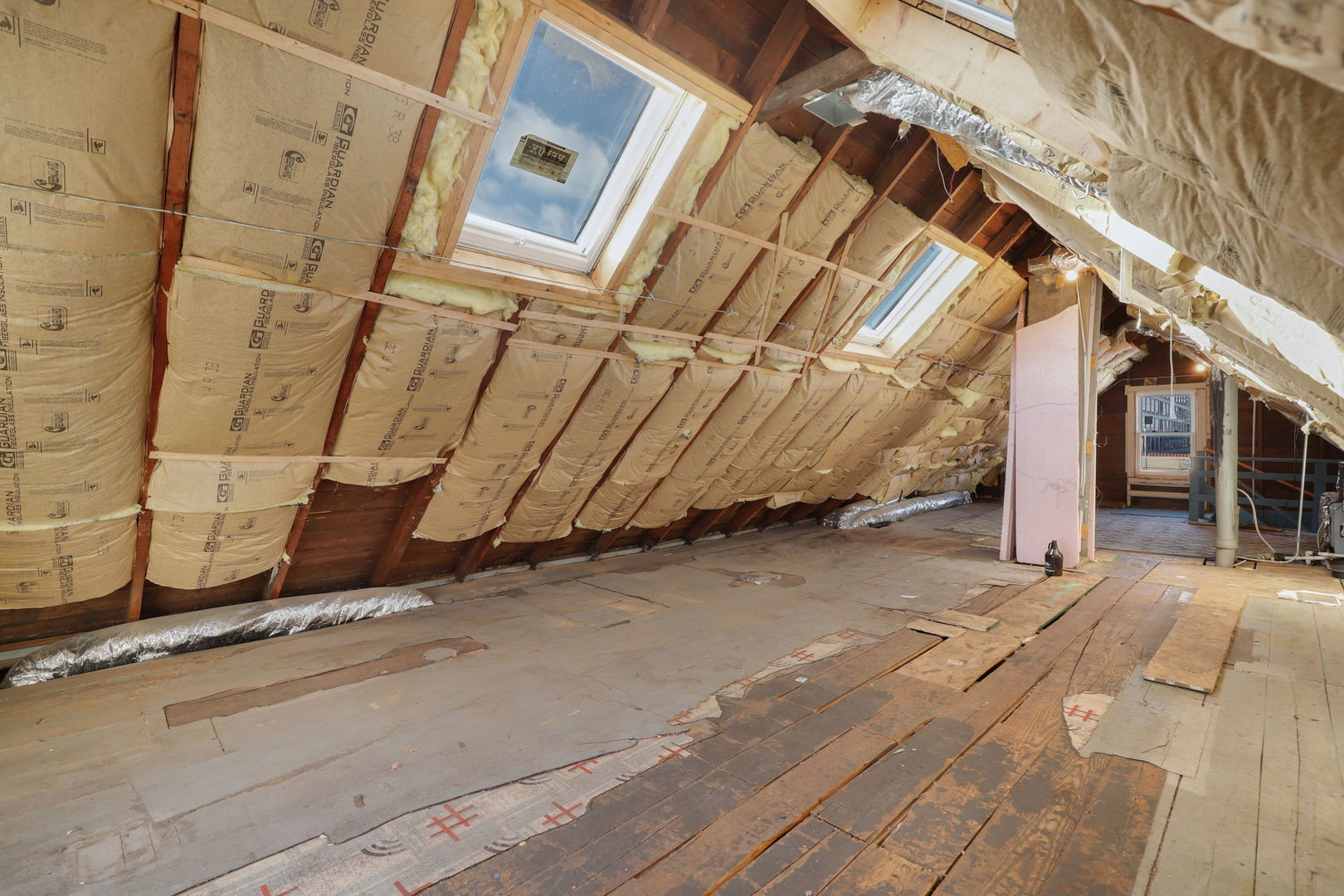 2832 N Harding Avenue