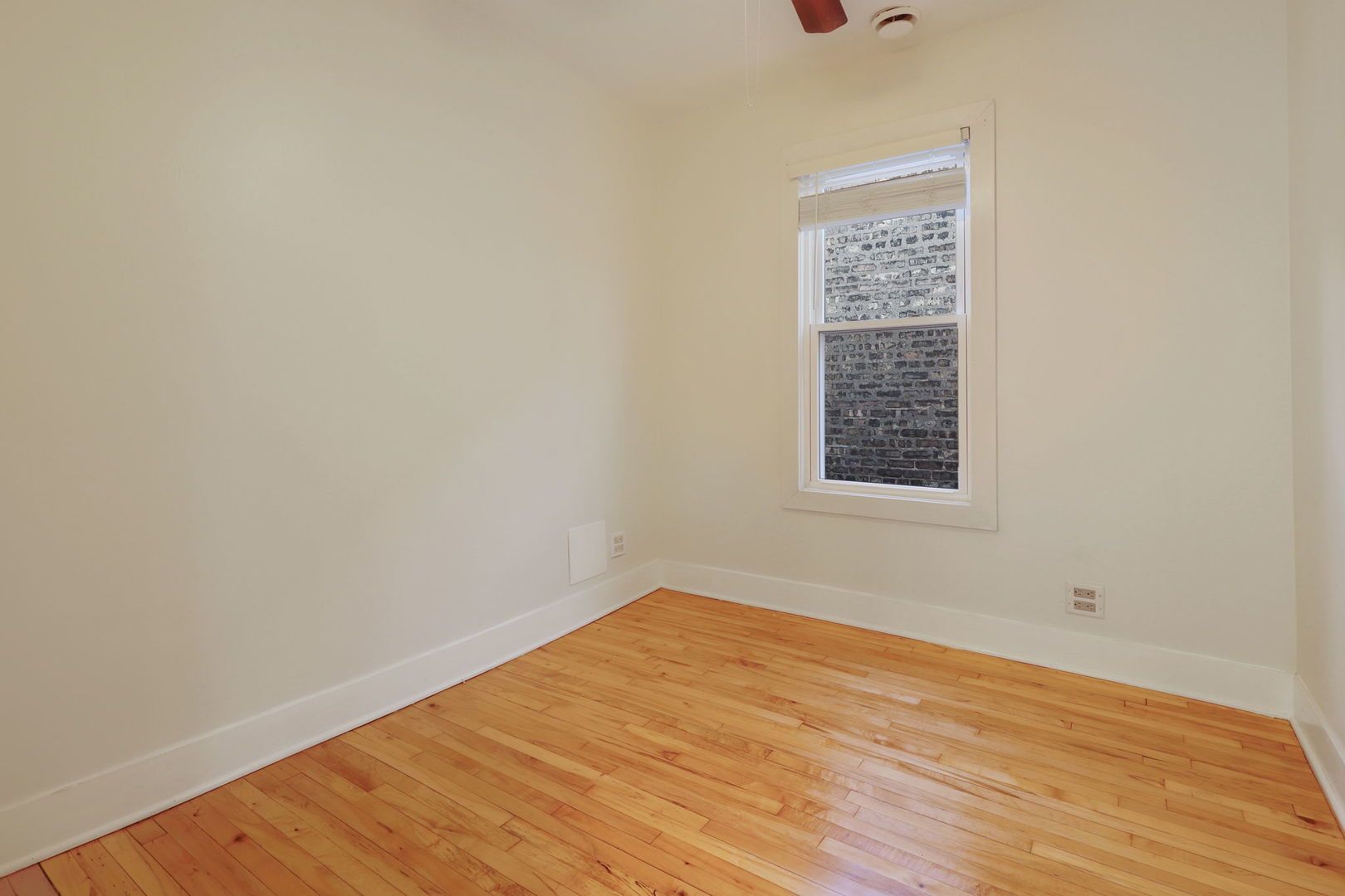 2832 N Harding Avenue