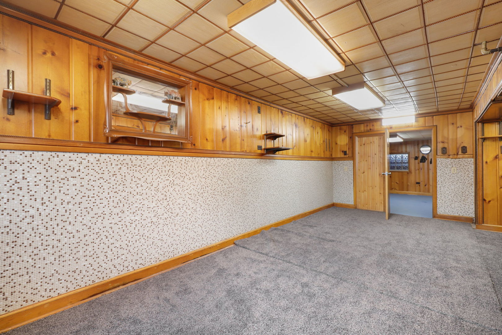 2832 N Harding Avenue