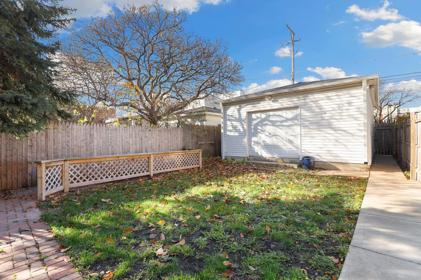 2832 N Harding Avenue