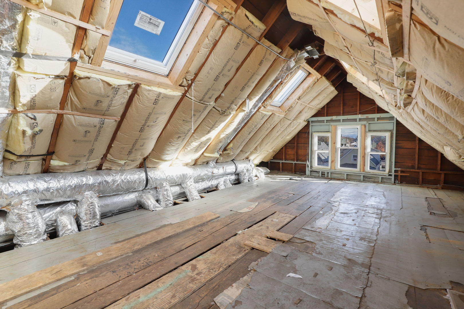 2832 N Harding Avenue