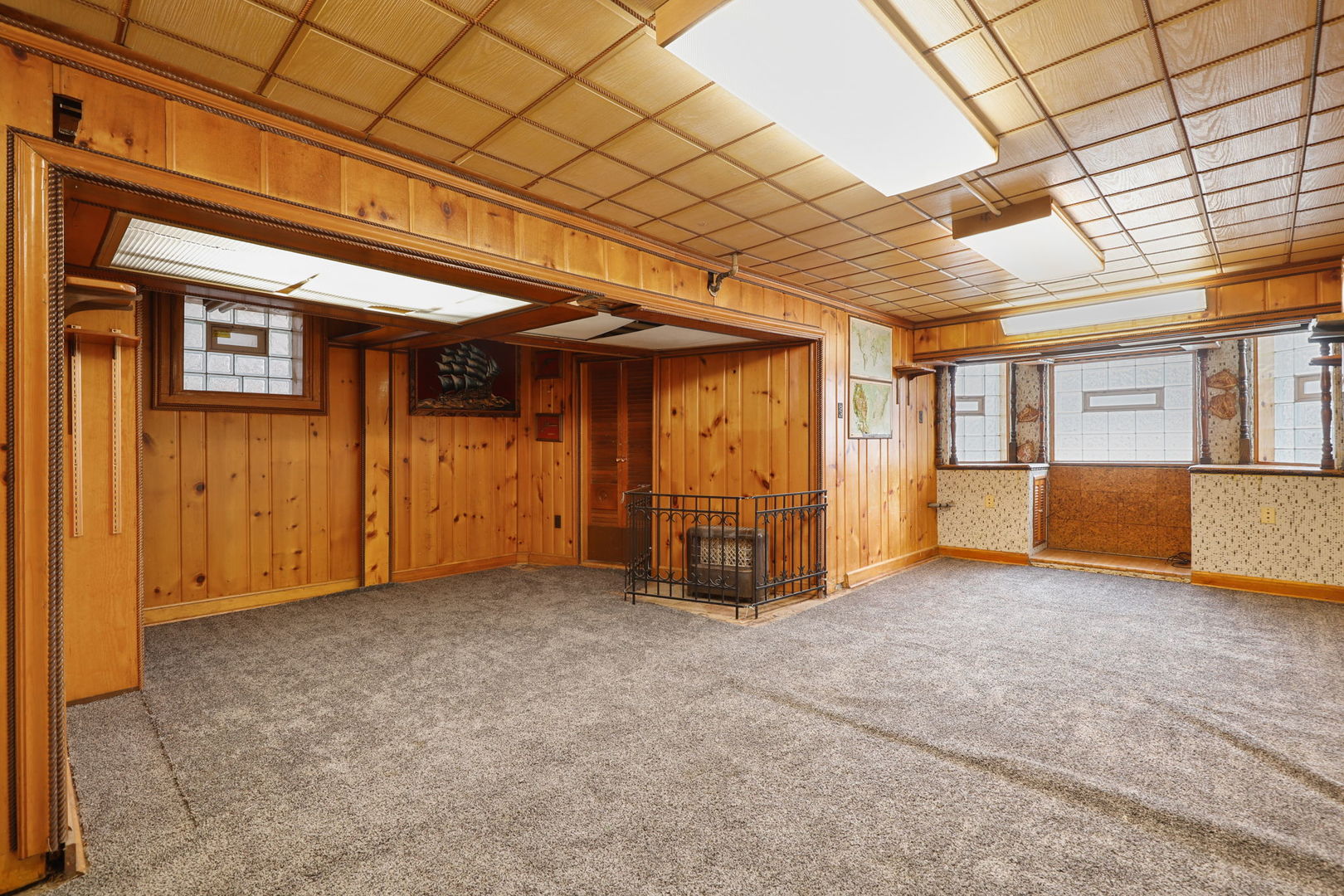 2832 N Harding Avenue