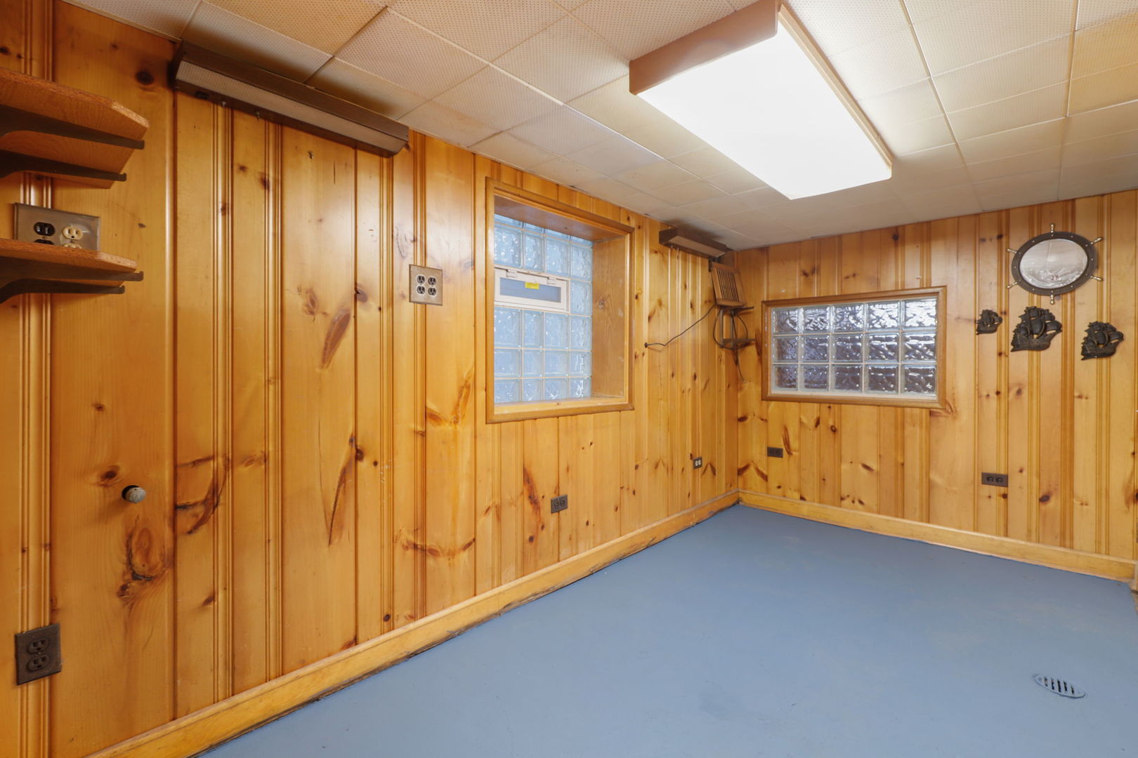 2832 N Harding Avenue