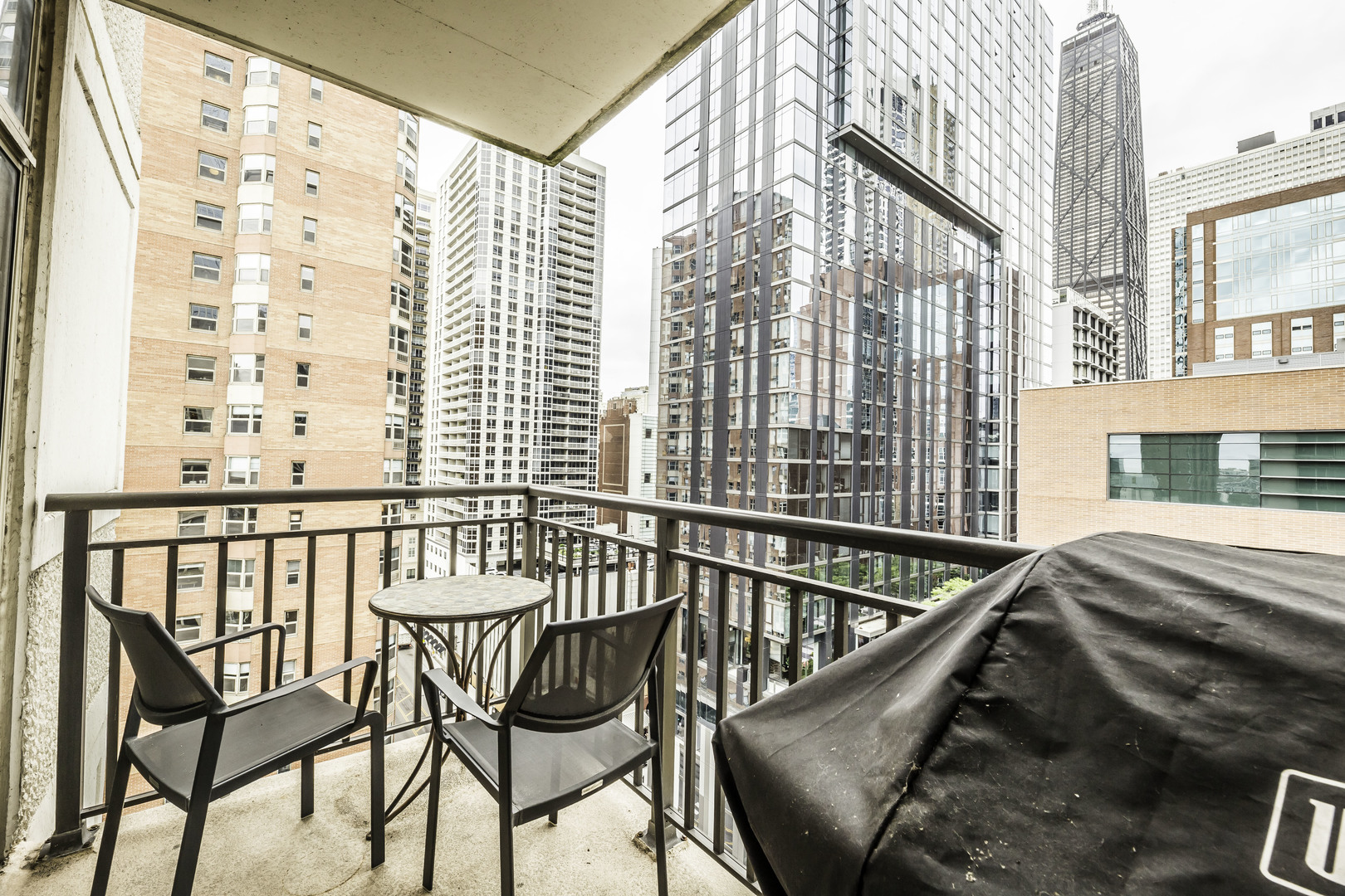 21 W Chestnut Street Unit: 1509