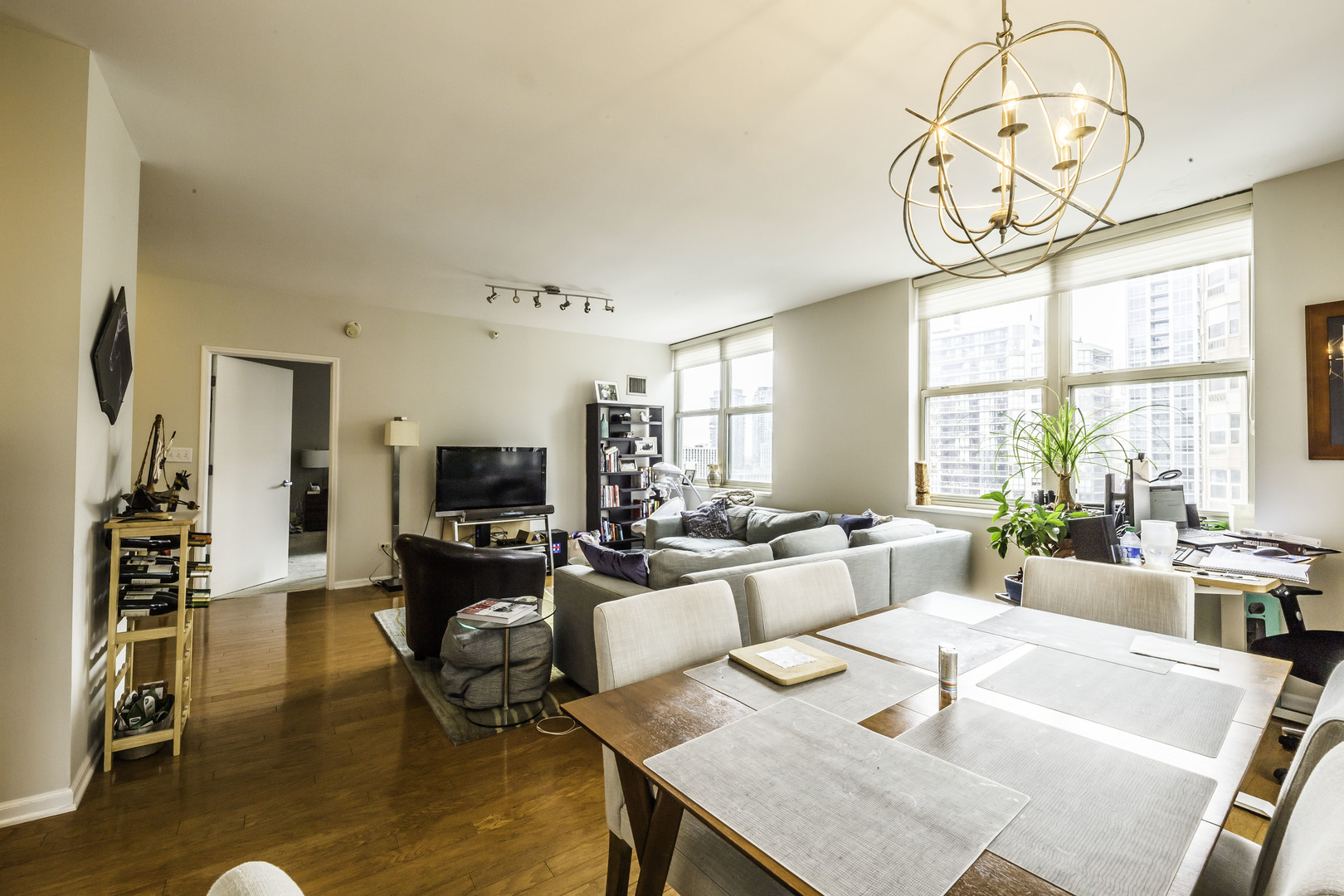 21 W Chestnut Street Unit: 1509