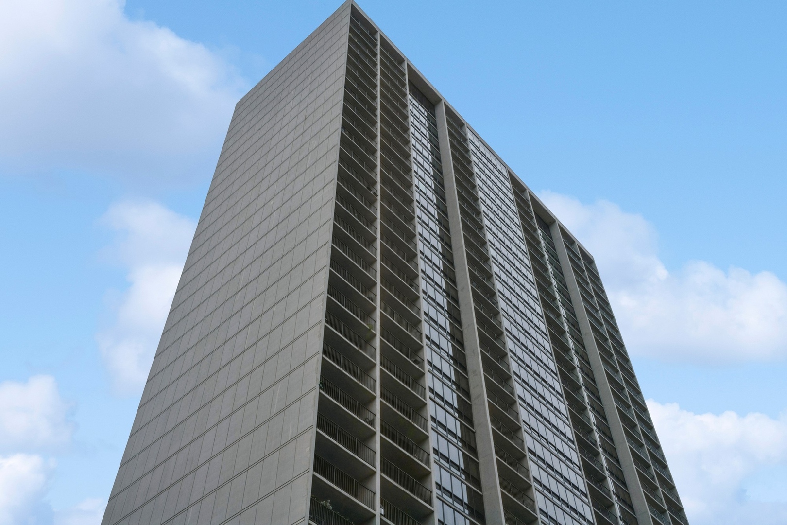 1636 N Wells Street Unit: 2709