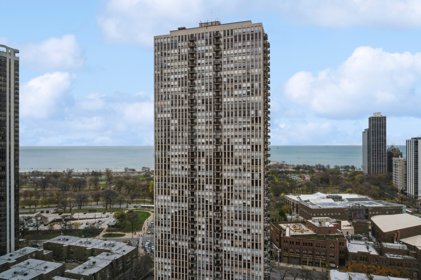 1636 N Wells Street Unit: 2709