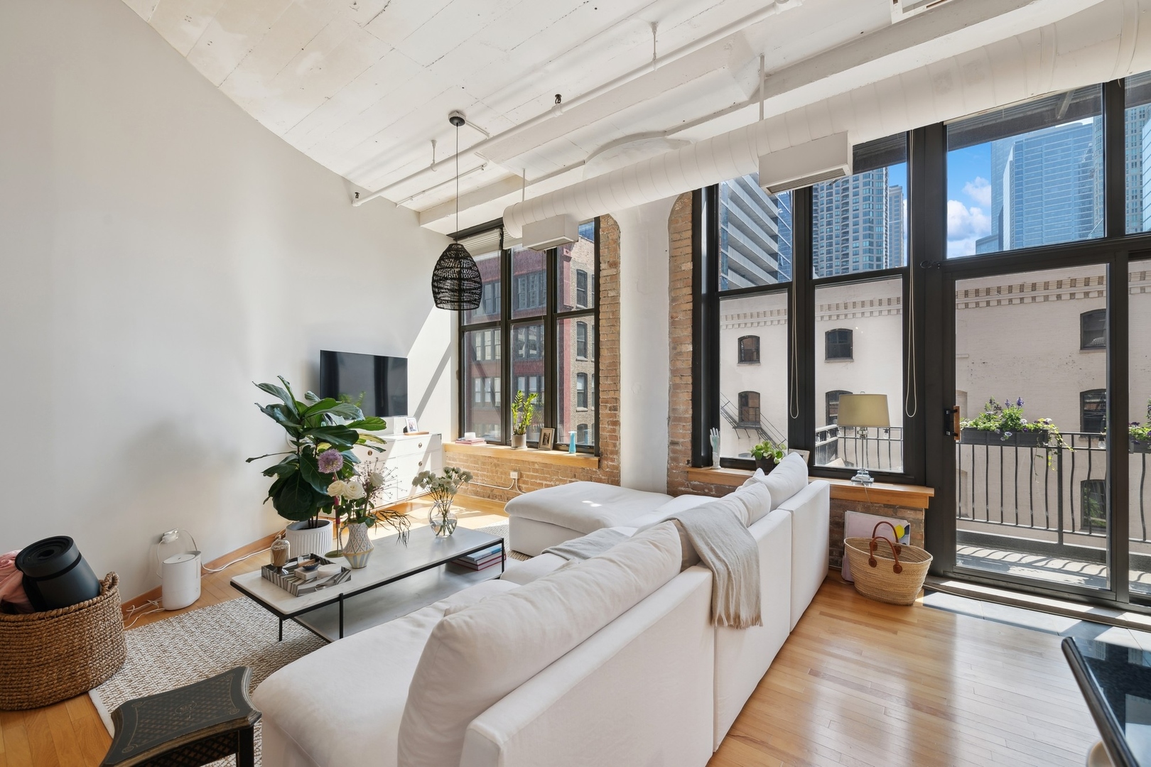 333 W Hubbard Street Unit: 411
