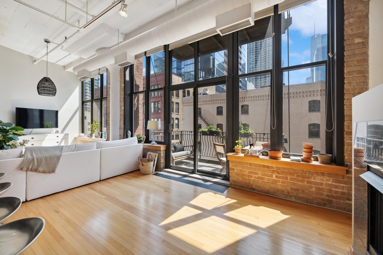 333 W Hubbard Street Unit: 411