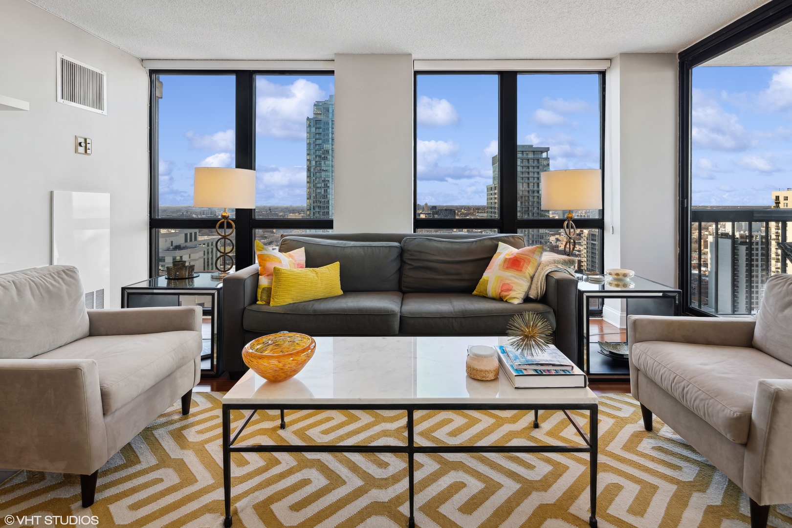 1122 N CLARK Street Unit: 2703