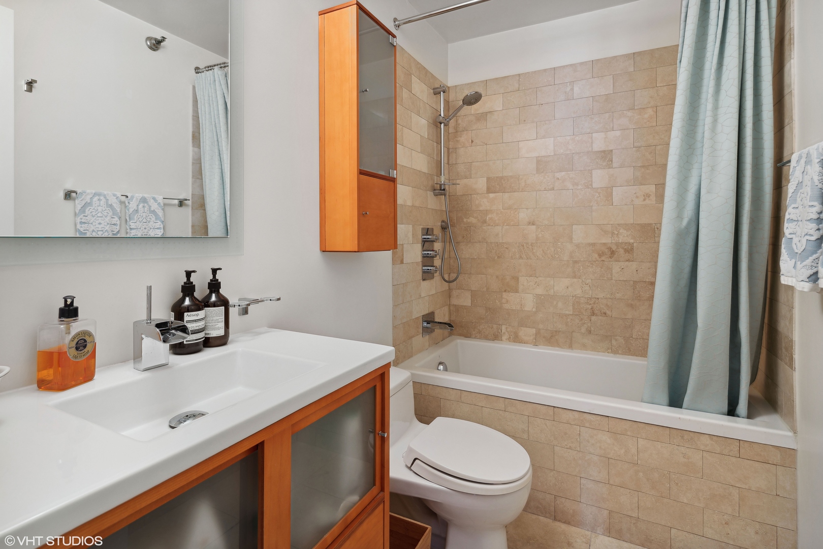1122 N CLARK Street Unit: 2703