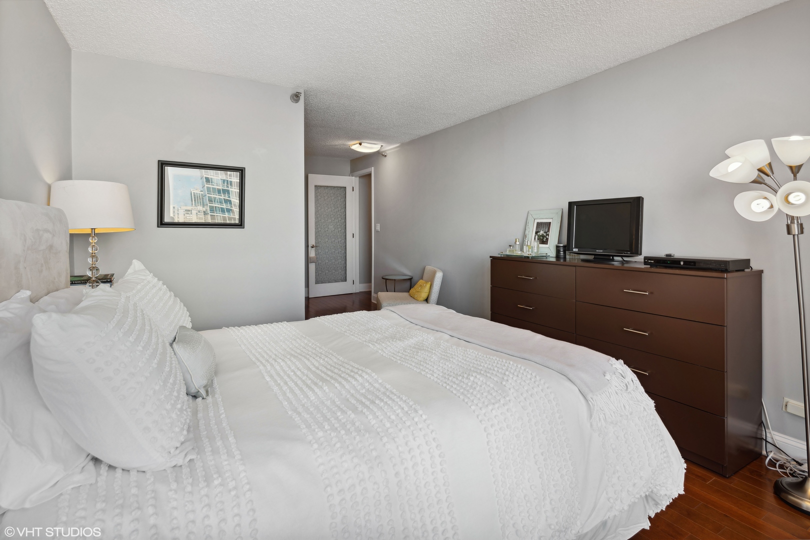 1122 N CLARK Street Unit: 2703