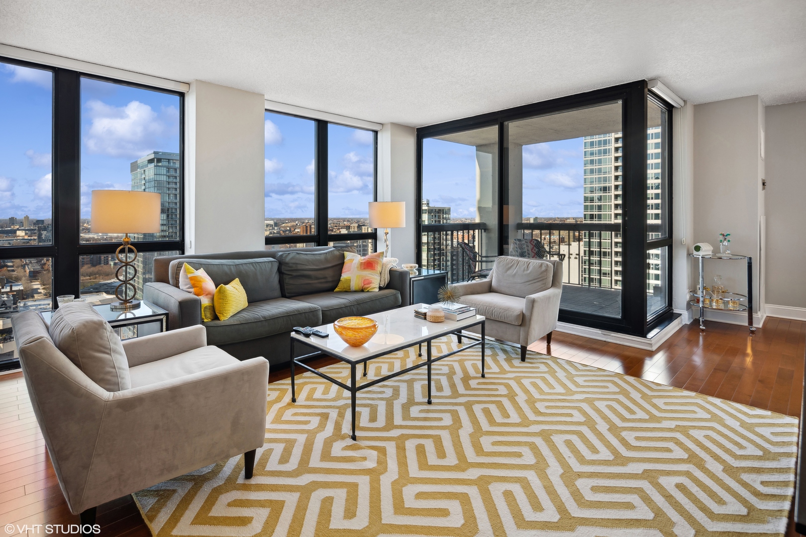 1122 N CLARK Street Unit: 2703