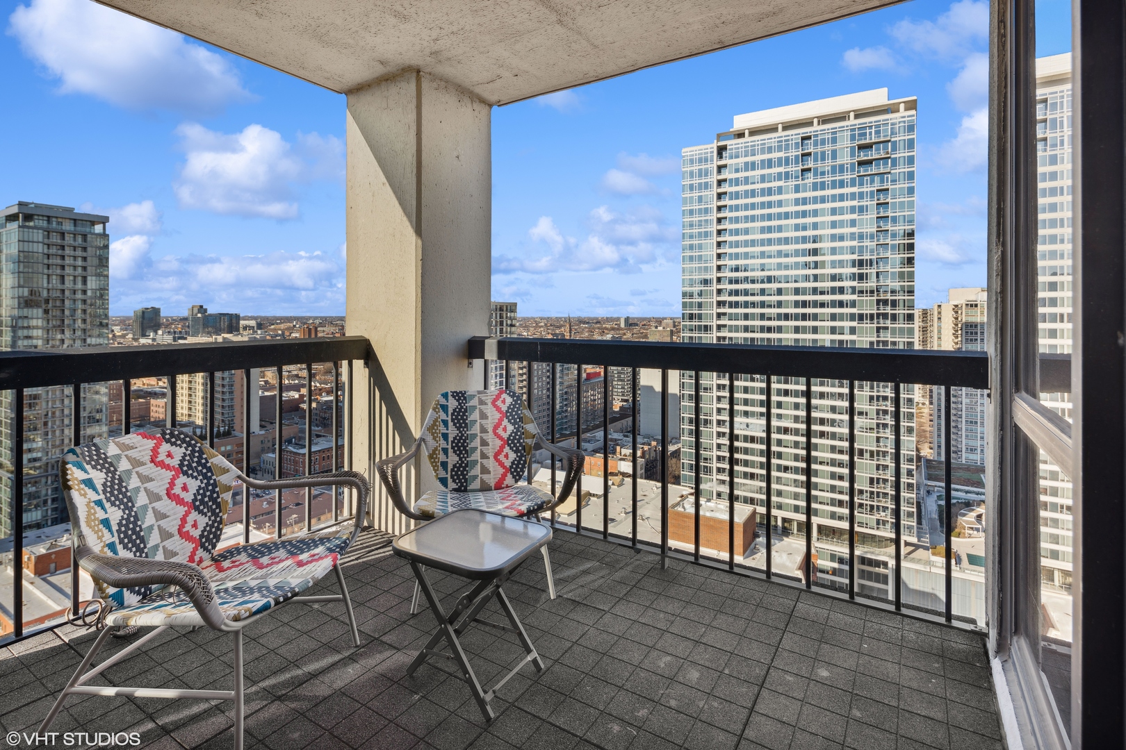 1122 N CLARK Street Unit: 2703