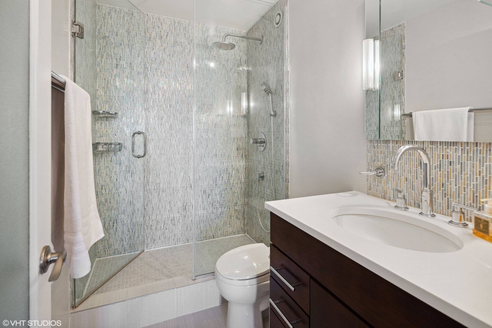 1122 N CLARK Street Unit: 2703