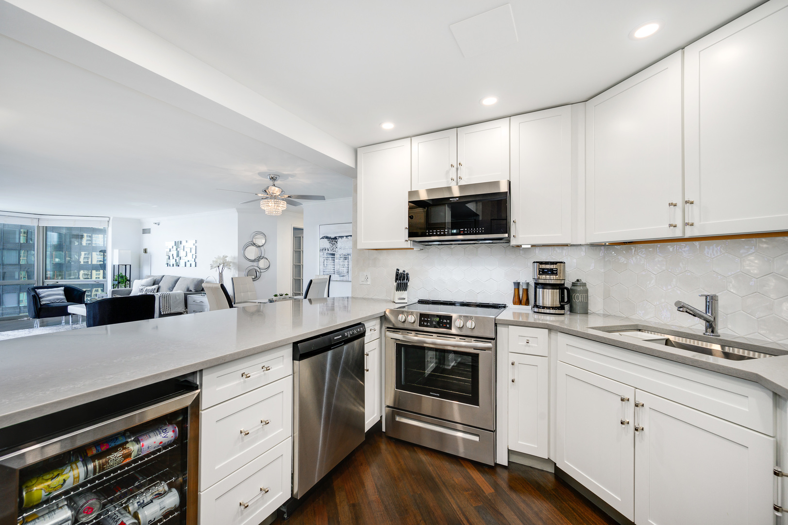 195 N HARBOR Drive Unit: 1504