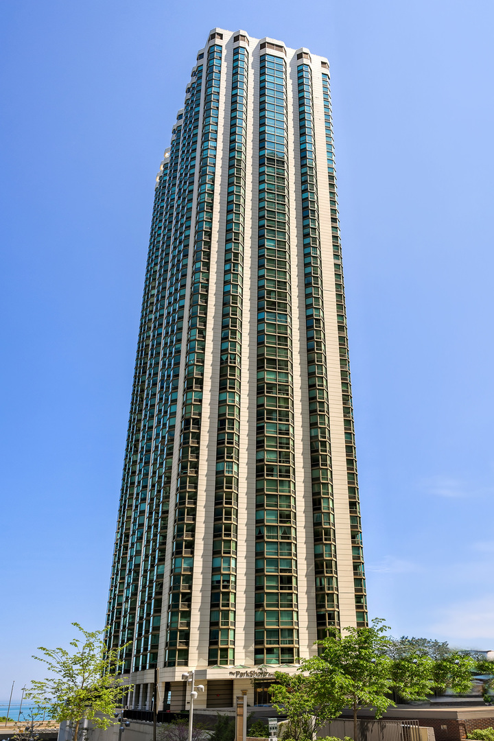 195 N HARBOR Drive Unit: 1504