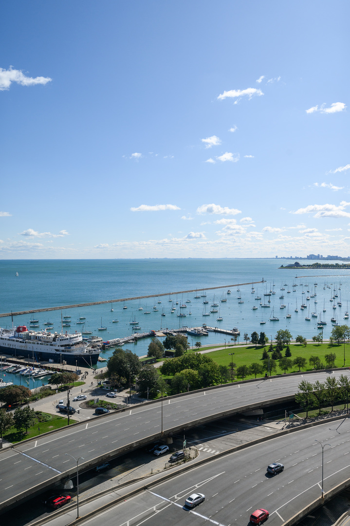 195 N HARBOR Drive Unit: 1504