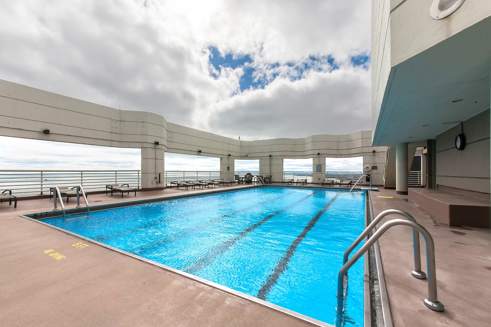 195 N HARBOR Drive Unit: 1504